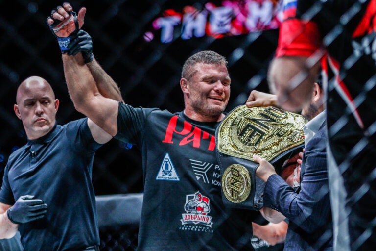 Anatoly Malykhin défendra le titre mondial des poids lourds MMA contre « Reug Reug » Oumar Kane au ONE 169 : Atlanta