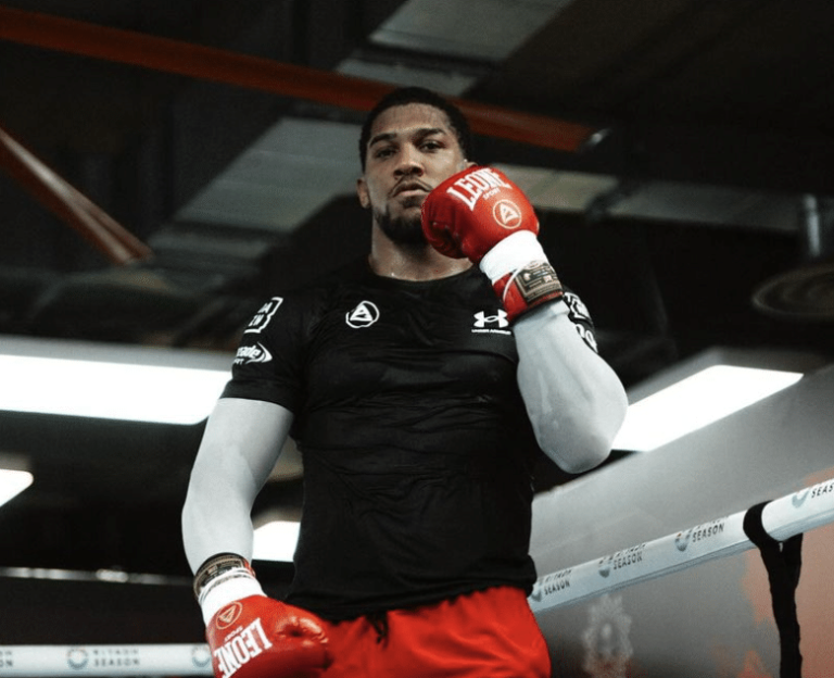 Anthony Joshua taquine les fans sur son prochain combat