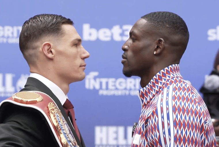 Billam-Smith et Riakporhe se regardent