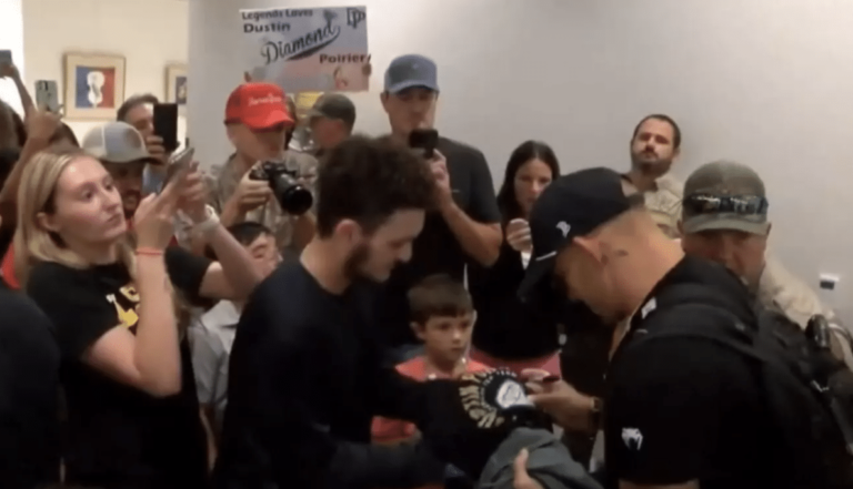 Dustin Poirier chaleureusement accueilli à la maison après la défaite de l’UFC 302