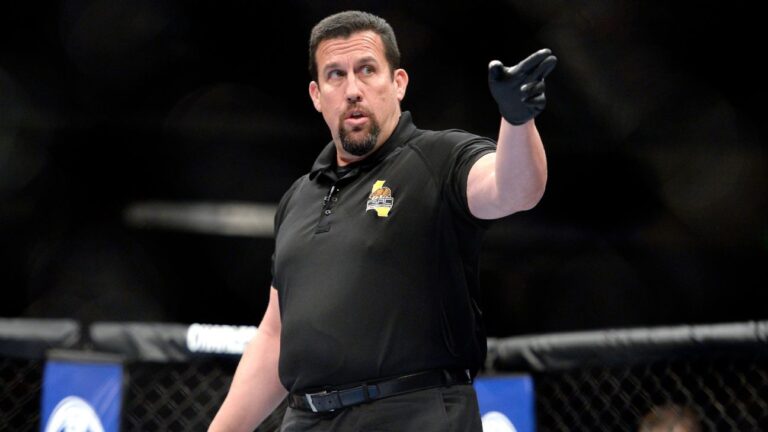 L'ancien arbitre de l'UFC, John McCarthy, donne son avis sur les nouveaux gants UFC