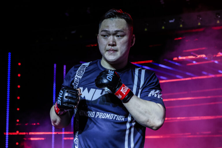 L'artiste KO Kang Ji Won s'est concentré sur ses « meilleures armes » pour affronter l'expert en lutte Kirill Grishenko