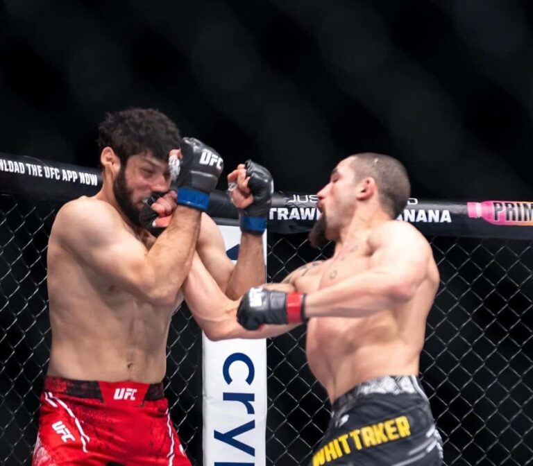 Whittaker arrête Aliskerov au premier tour à l’UFC Arabie Saoudite