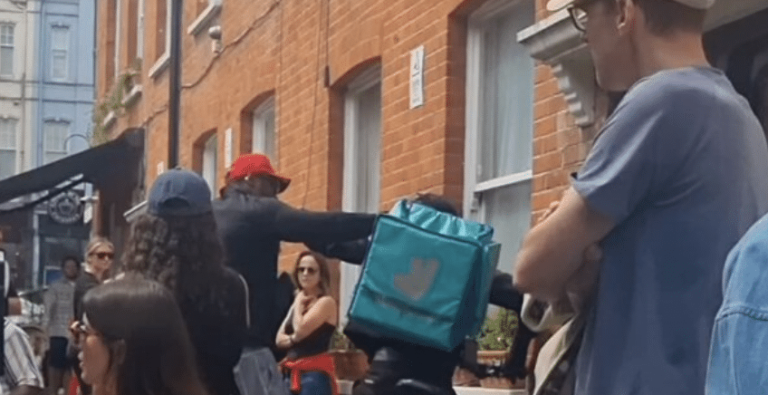 Chisora ​​donne un coup de tête à un livreur