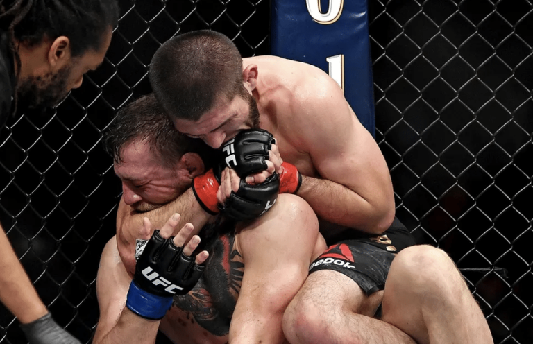 Des images montrent Khabib cracher sur McGregor après sa victoire à l'UFC 229