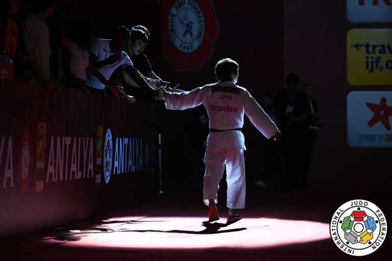 Hifumi Abe conserve son titre olympique en finale contre Willian Lima