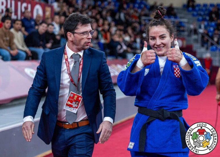 Porte-drapeau en judo : Barbara Matic (CRO)