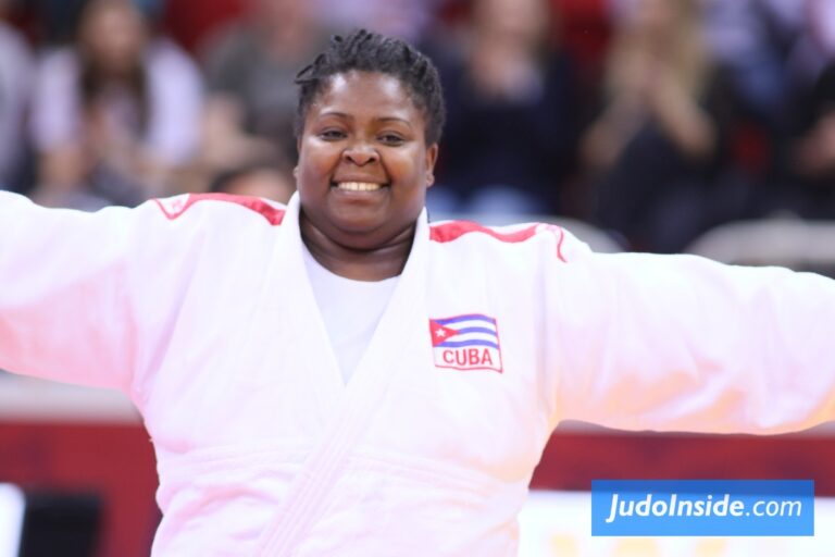 Porte-drapeau en judo : Idalys Ortiz (CUB)