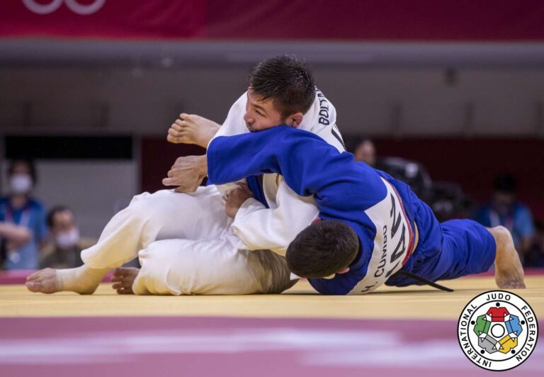 Porte-drapeaux en judo : Hugo Cumbo (VAN)