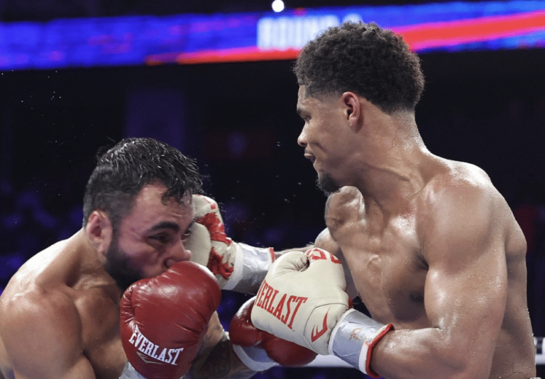 Stevenson conserve son titre WBC des poids légers