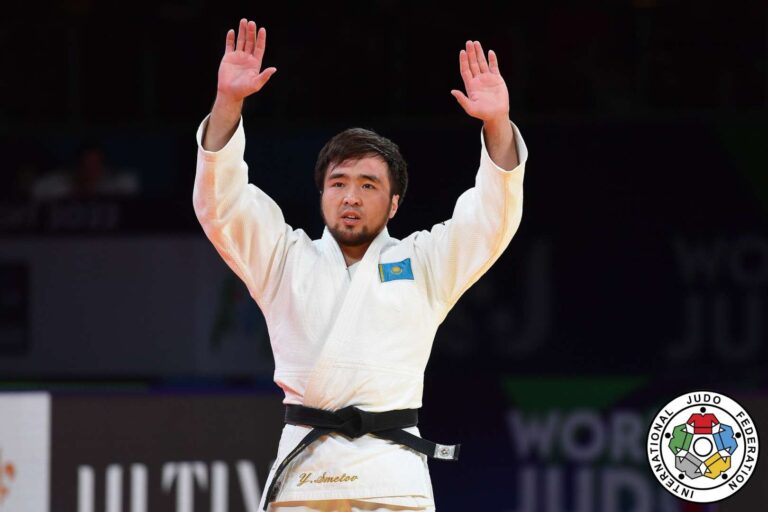 Yeldos Smetov visualise avec succès la médaille d'or et devient une légende dorée