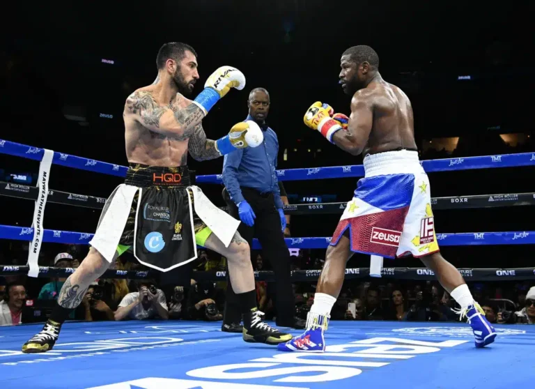 Mayweather accueilli au Mexique avant son combat