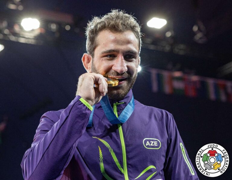 Hidayat Heydarov en extase après son titre olympique