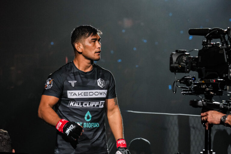 « Ils aiment s’entraîner » – Pourquoi Aung La N Sang est si heureux de voir son fils et son neveu pratiquer le BJJ