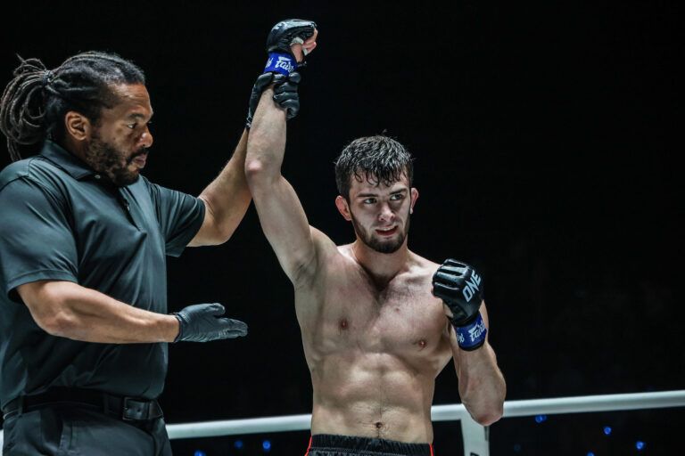« J'ai toujours su que j'étais différent » – Le phénomène invaincu Sanzhar Zakirov se sent destiné à devenir un grand combattant du MMA