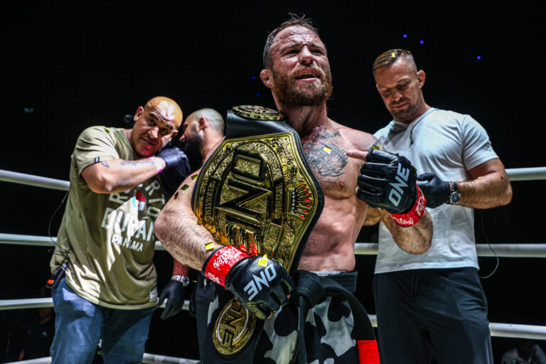 « Je suis reconnaissant » – Jarred Brooks revient sur sa victoire intérimaire au titre mondial et s'intéresse à Joshua Pacio et Demetrious Johnson