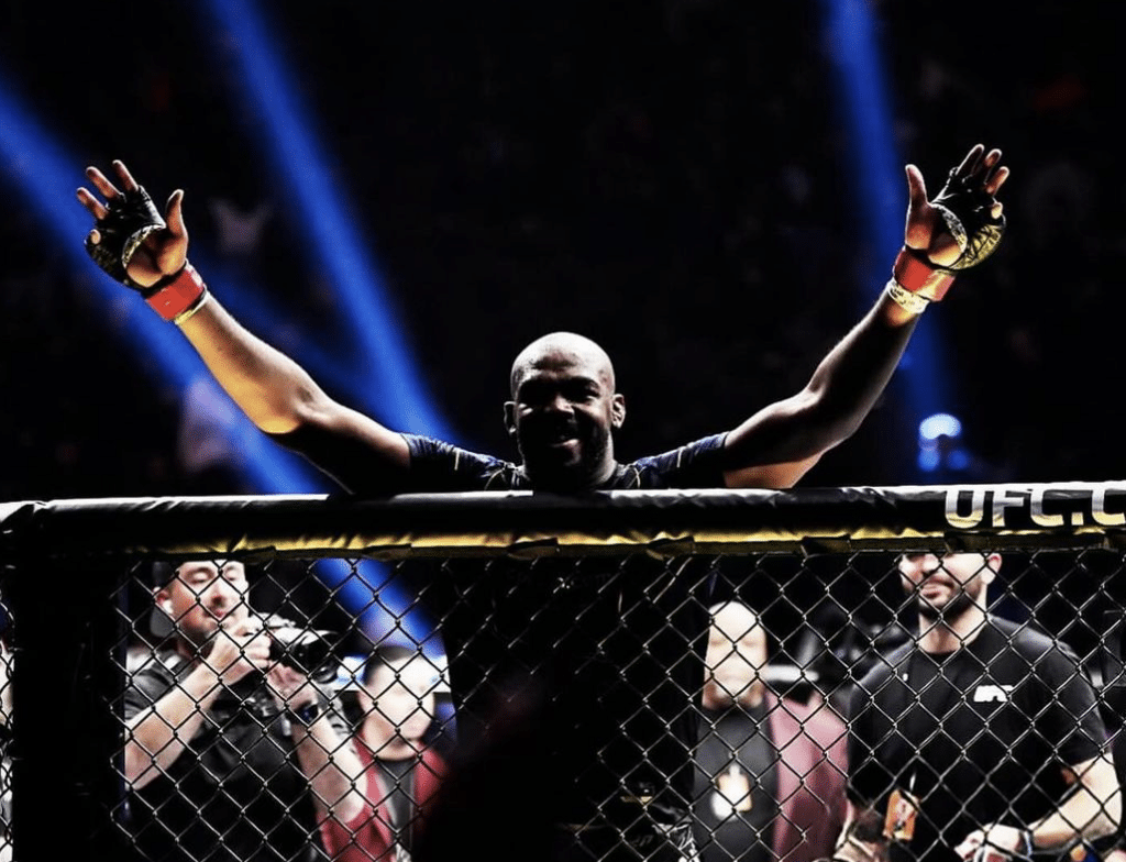 Jones pourrait prendre sa retraite après avoir affronté Miocic, réagit Aspinall