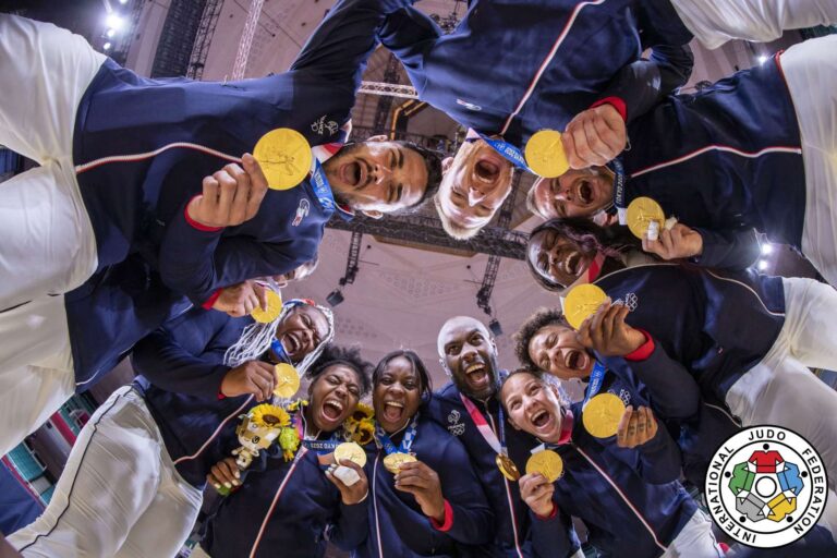 L'excitation monte pour l'épreuve de judo par équipes aux Jeux olympiques de Paris 2024