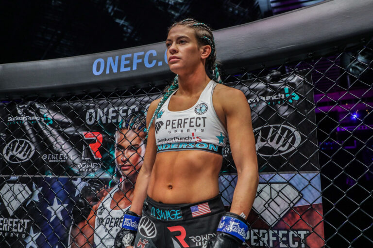 « La pire douleur que j'ai jamais ressentie » – Alyse Anderson parle de son problème de santé qui a presque mis fin à sa carrière de MMA