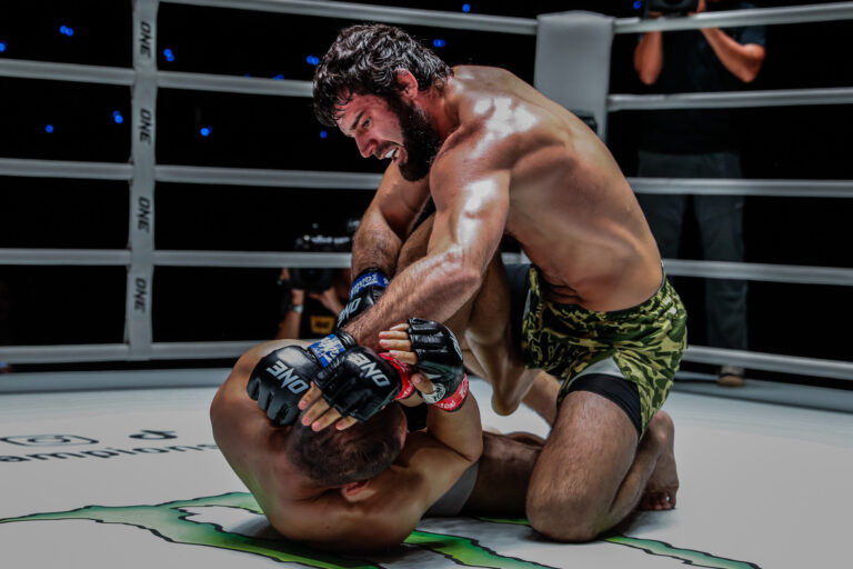 « Le code du Highlander » – Un mode de vie qui a mené le phénomène invaincu du MMA Shamil Erdogan du Daghestan au championnat ONE