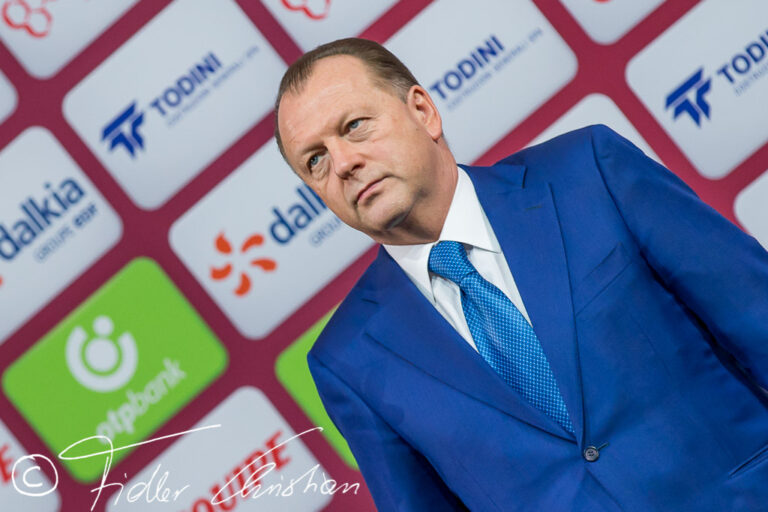 Marius Vizer furieux de l'état de la salle de judo parisienne