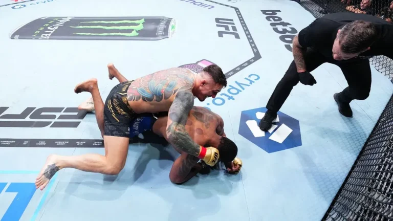 Offre de Tom Aspinall dans la catégorie des poids lourds au champion de l'UFC des 205 livres Alex Pereira