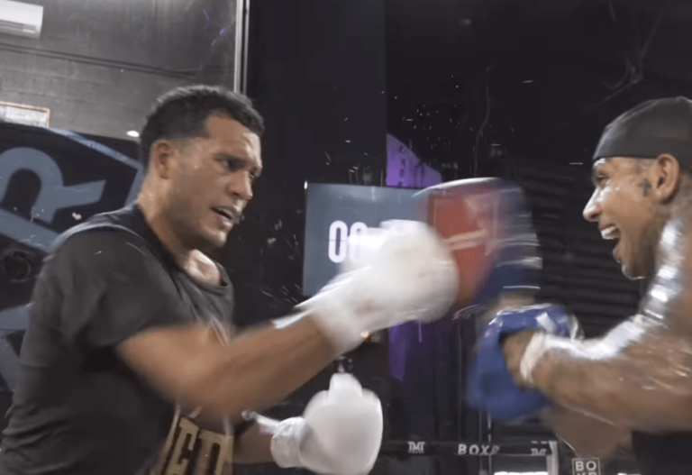 Benavidez de retour à l'entraînement et montre ses coups