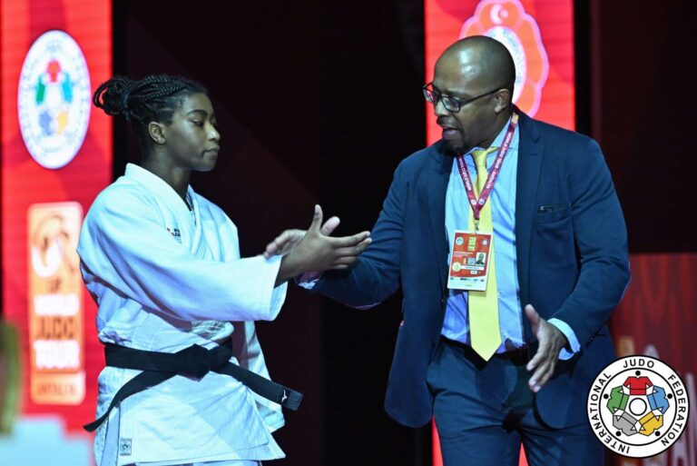 L'Olympien sur le tapis lors de la deuxième journée des Championnats d'Europe Juniors