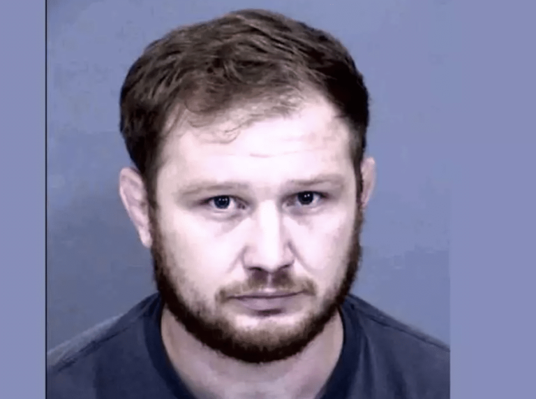 L'ancien combattant de l'UFC Casey Kenney plaide non coupable d'enlèvement et d'agression ; la date provisoire du procès a été fixée