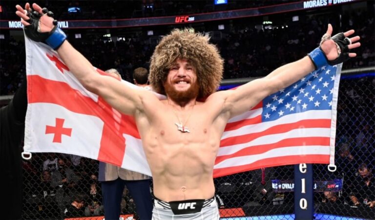 Les fans célèbrent la victoire de Dvalishvili à l'UFC 306 en Géorgie