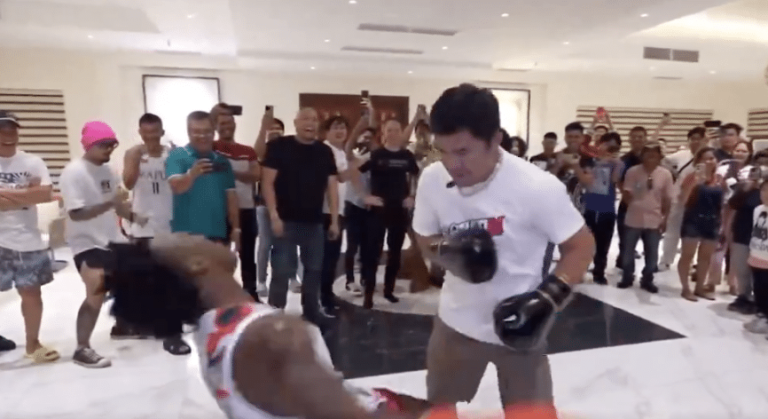 Pacquiao fait tomber IShowSpeed ​​avec un coup au corps