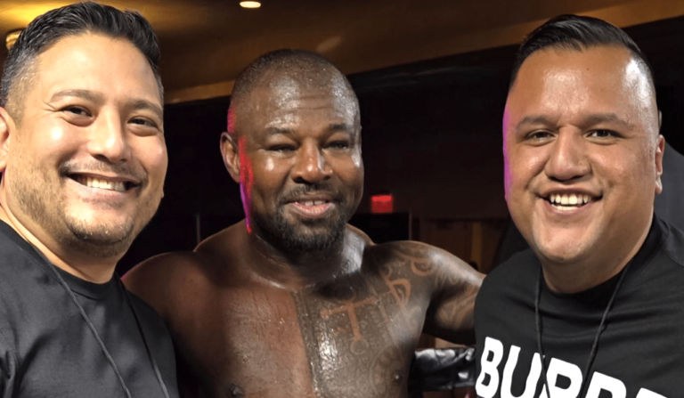 Mosley appelle Pacquiao après sa victoire à l'exposition