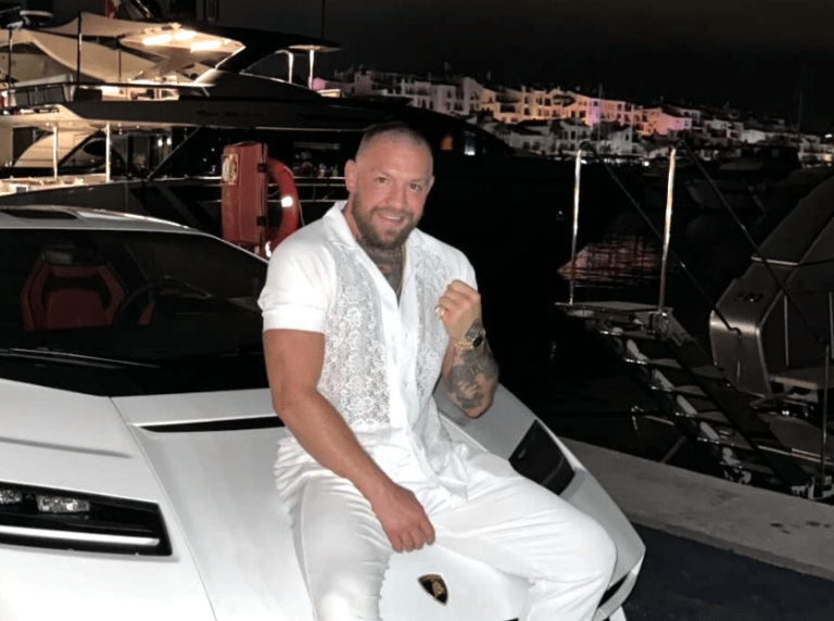 McGregor taquine sa retraite dans un message supprimé