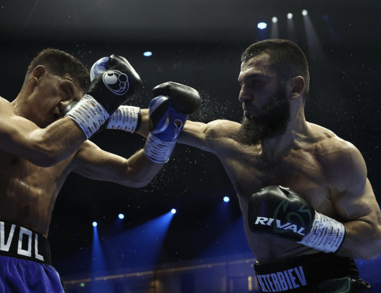Beterbiev dépasse Bivol pour devenir incontesté