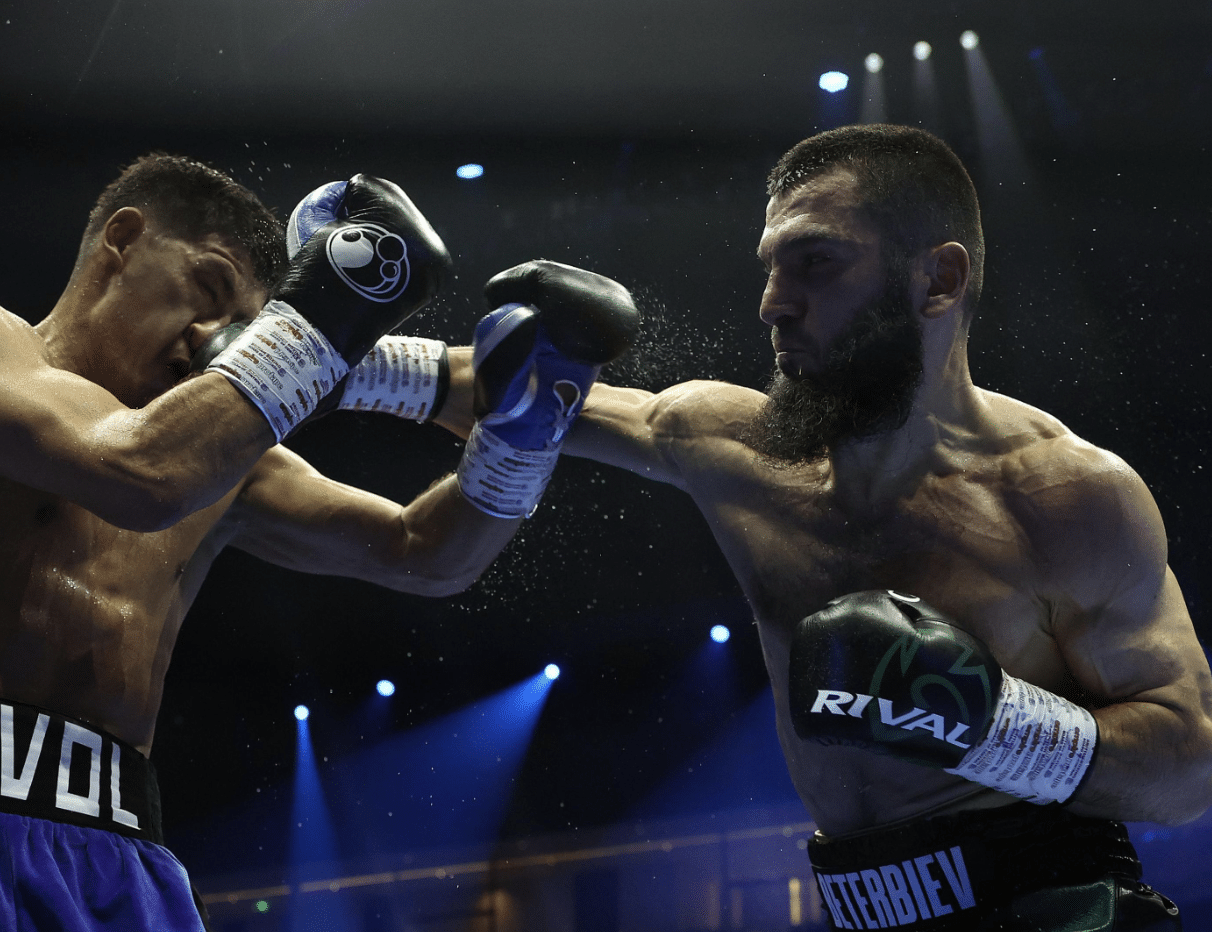 Beterbiev dépasse Bivol pour devenir incontesté