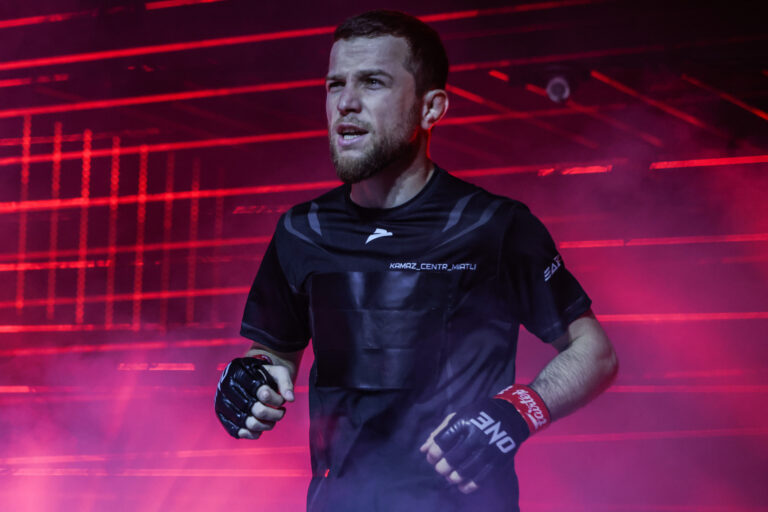 « Je mérite de me battre pour la ceinture » – Mansur Malachiev dit qu'il est à une victoire de la chance au titre mondial
