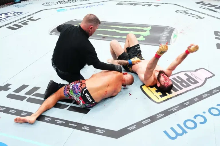 Khabib Nurmagomedov révèle les détails concernant la prochaine défense de titre d'Islam Makhachev