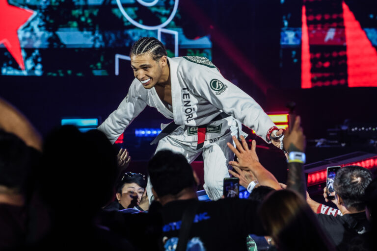 La course parfaite de Kade Ruotolo dans ONE Championship Submission Grappling et MMA Fights jusqu'à présent