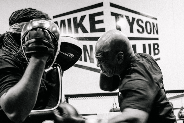 Mike Tyson dit qu'il va « dormir » Jake Paul
