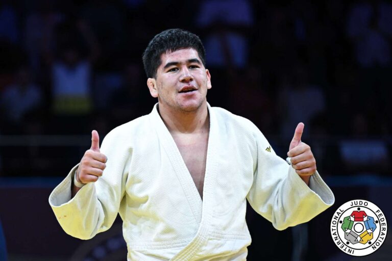 Mukhammadsodik Sodikov, troisième champion du monde junior de l'histoire pour l'Ouzbékistan
