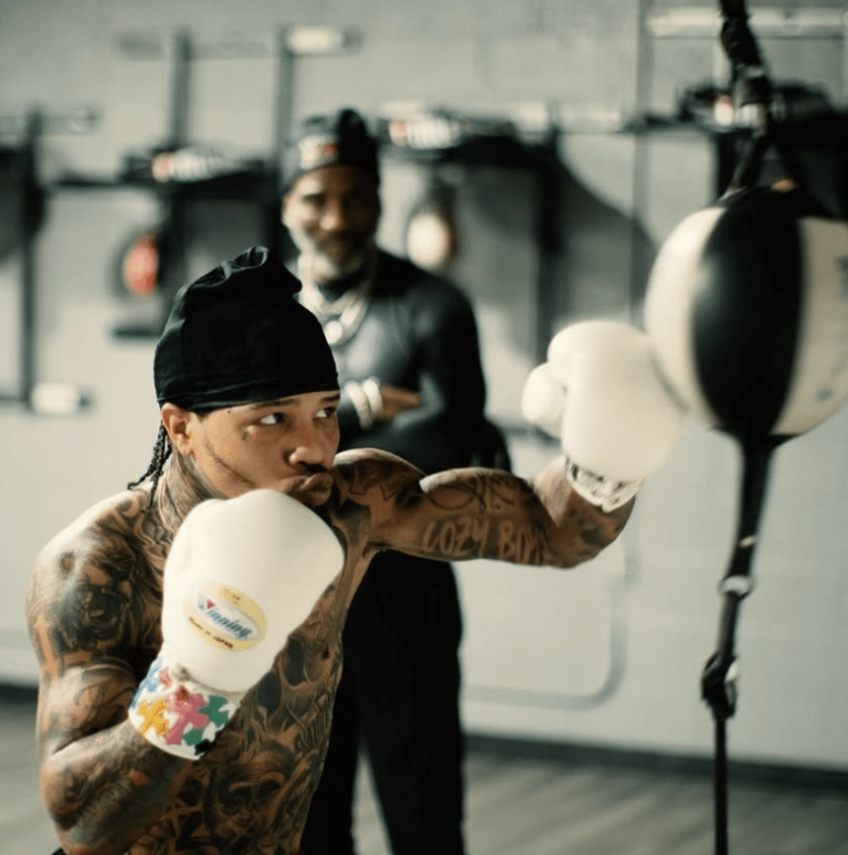 Davis contre. Roach Jr. reporté pour janvier