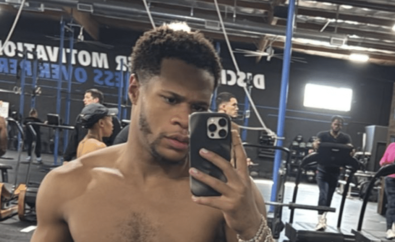 Haney fait allusion à la prise de masse après un selfie au gymnase