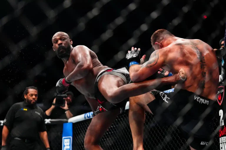 Jon Jones ne ferme pas la porte au retour du MMA et partage de nouvelles séquences d&rsquo;entraînement à mains nues