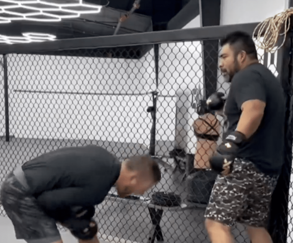 Justin Gaethje abandonné par une balle dans le corps de l'entraîneur