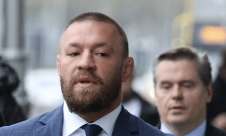 Khabib soutient la pièce cryptographique « Convict McGregor »