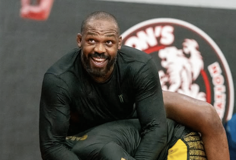 L'entraîneur de Jon Jones : la retraite devrait être selon ses conditions
