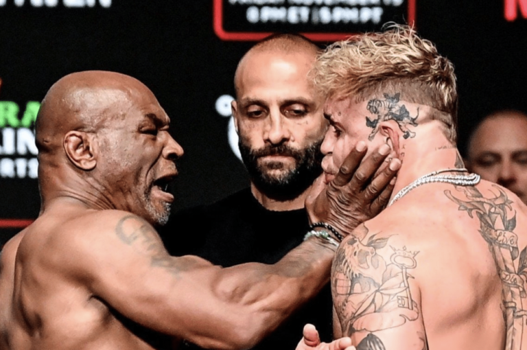Mike Tyson gifle Jake Paul lors de leur pesée