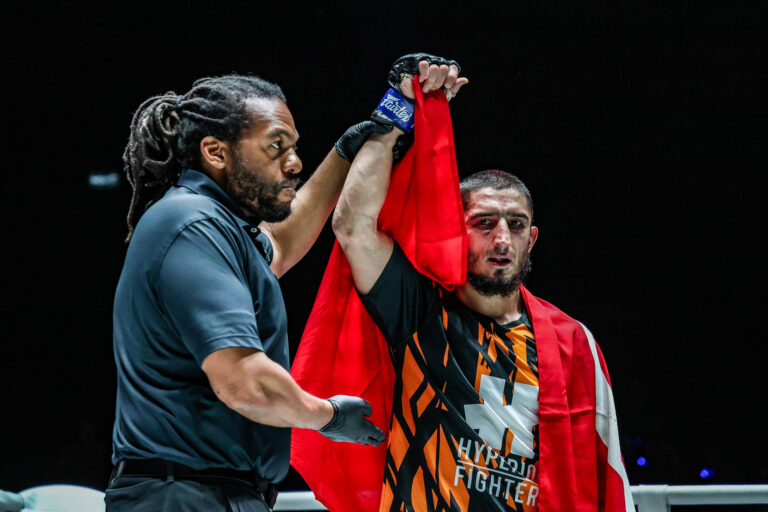 « Perdre n'est pas dans mes plans » – Alibeg Rasulov espère vaincre Christian Lee et remporter le titre mondial de MMA