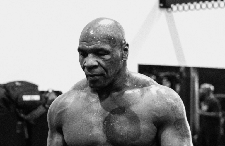 Tyson libère le physique « Iron Mike » avant le combat de Paul