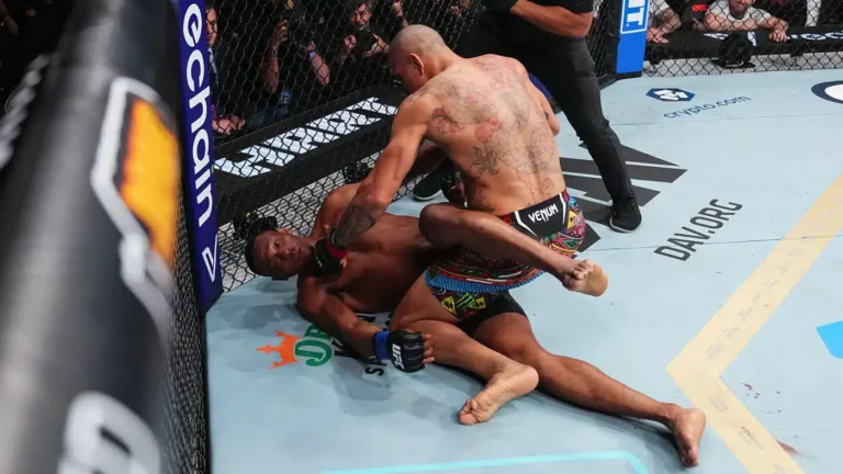 Échange houleux entre Alex Pereira et Jamahal Hill à l'UFC PI